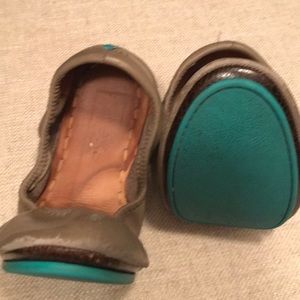 Used beige size 5 Tieks
